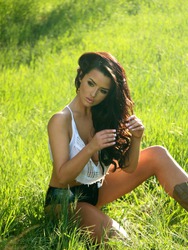 Glamour Beauty Abigail Ratchford In The Nature