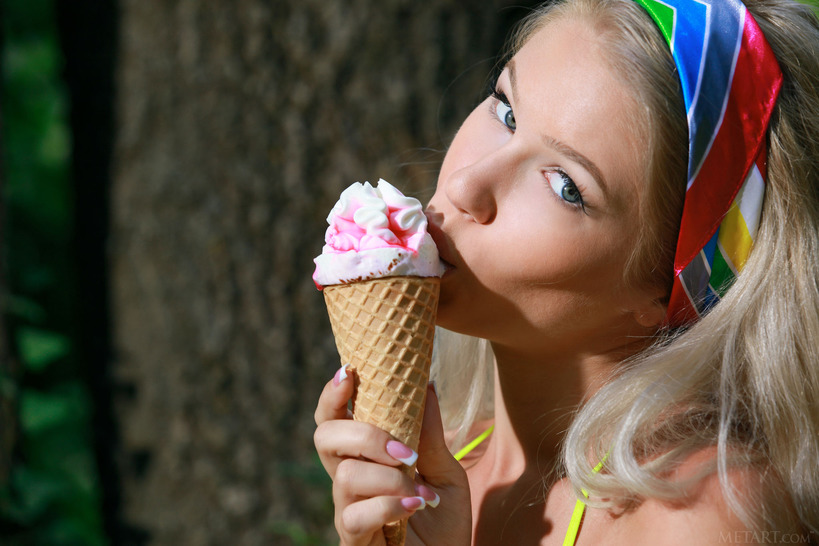 Sexy blonde bombshell Genevieve Gandi licks her ice cream 01