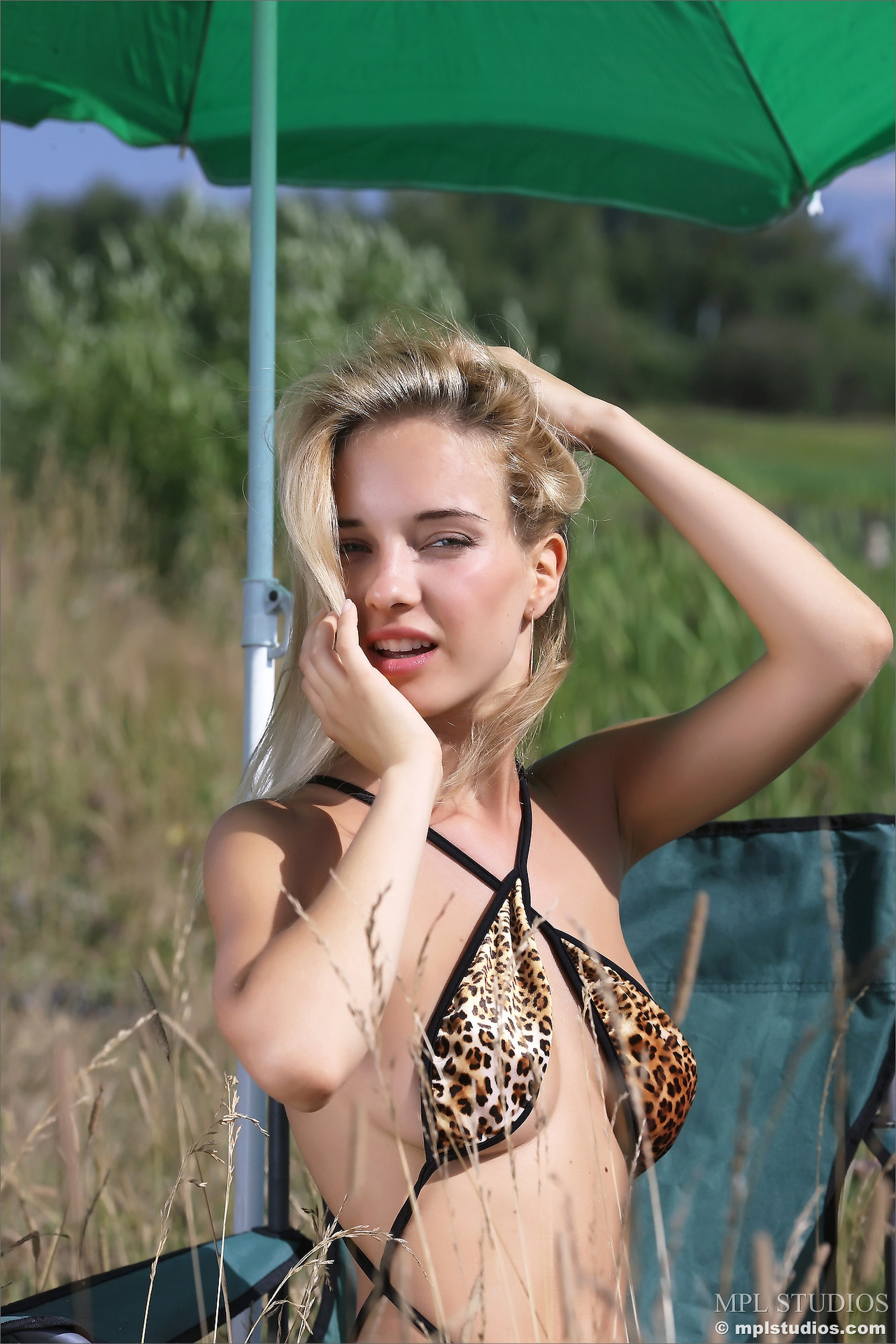 Sexy Blonde In Leopard Bikini 00