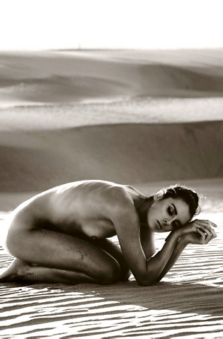 Diana Georgie Nude In The Desert
