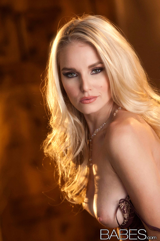 Liz Ashley Drops Her Hot Lingerie 07