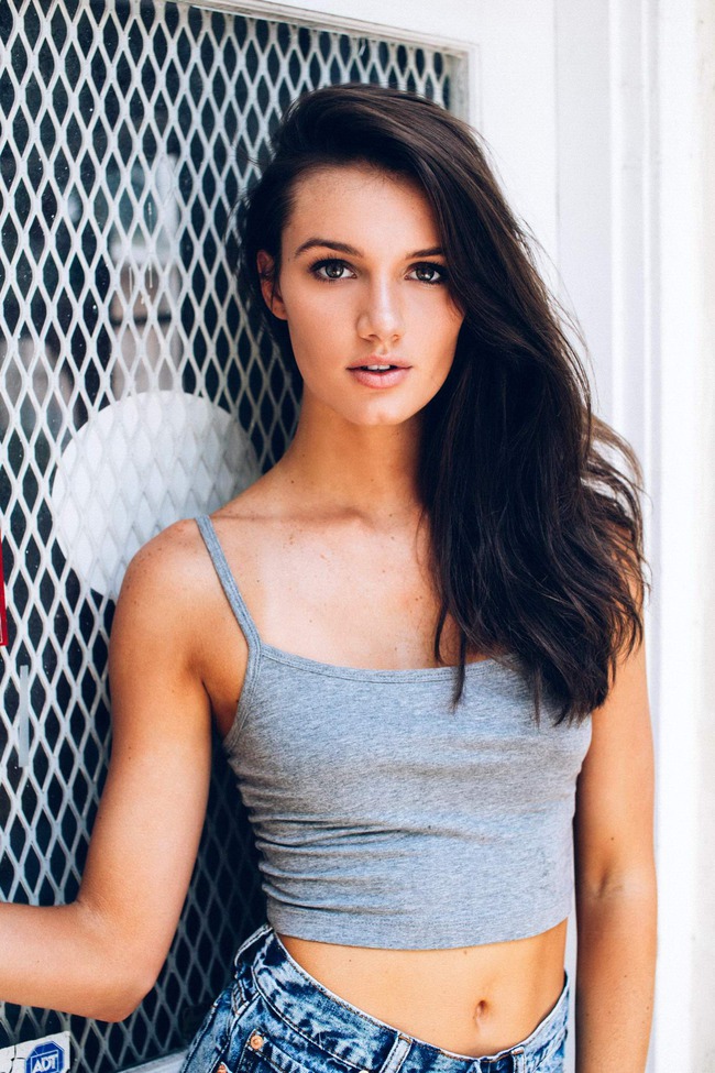 Beautiful Model Hailey Outland 15