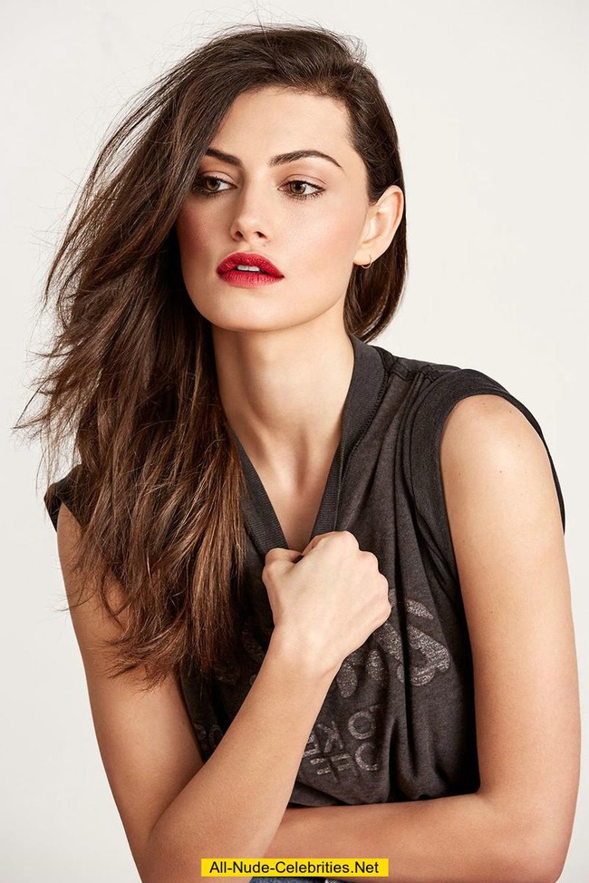 Phoebe Tonkin Sexy Posing Scans From Mags 00