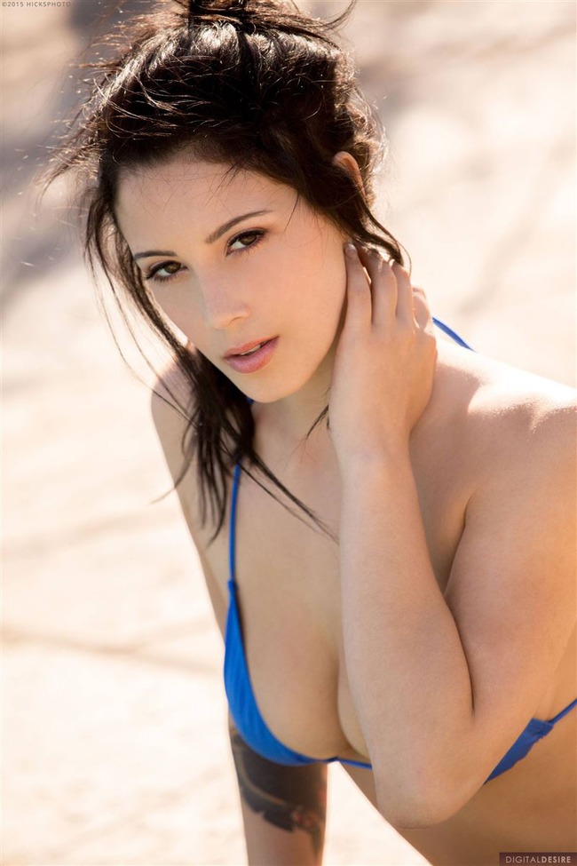 Noelle Easton Strips Off Her Blue Bikini 07