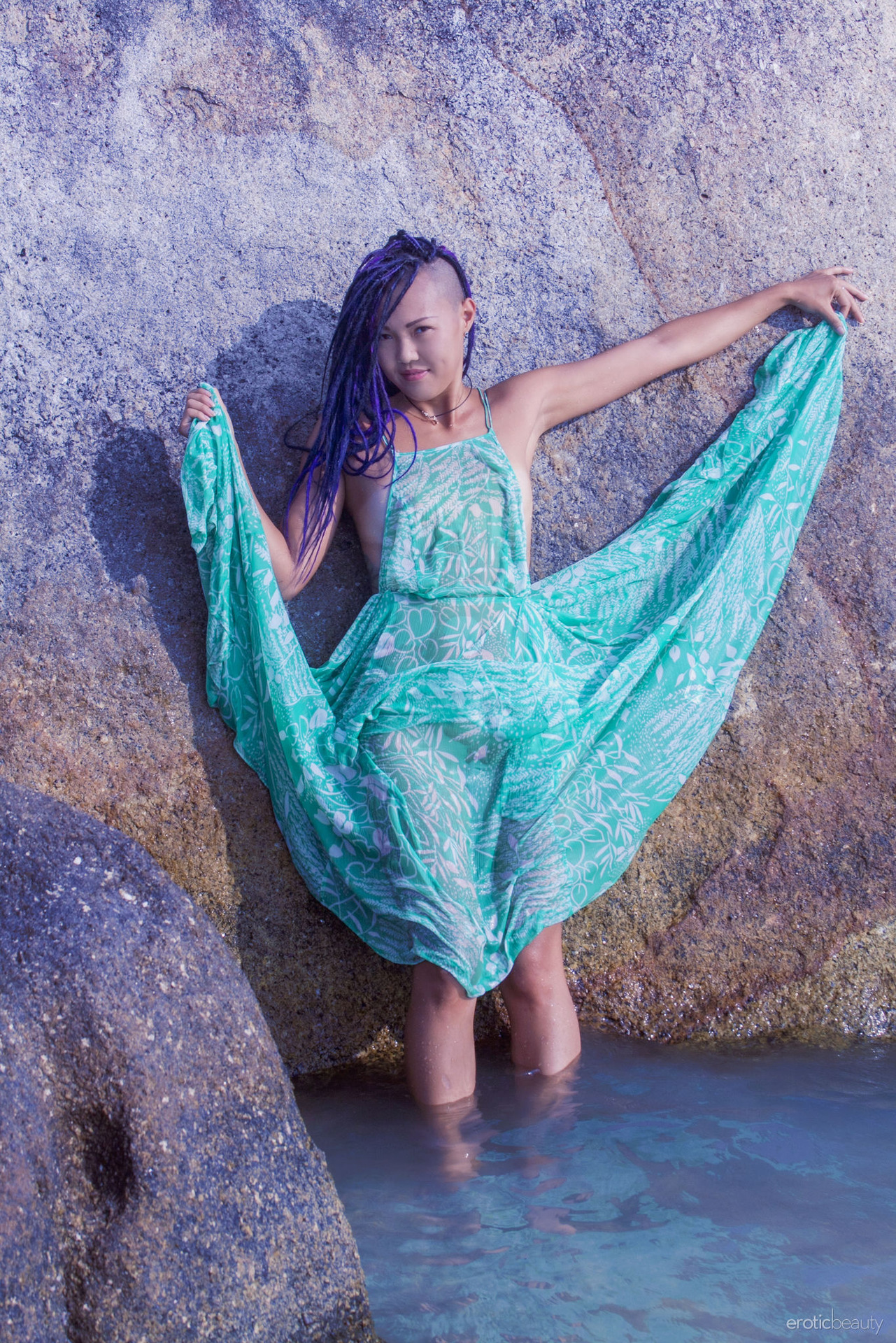 Exotic Babe Julie 00