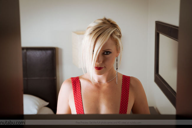 Lena Nicole Plays With Glass Dildo 00
