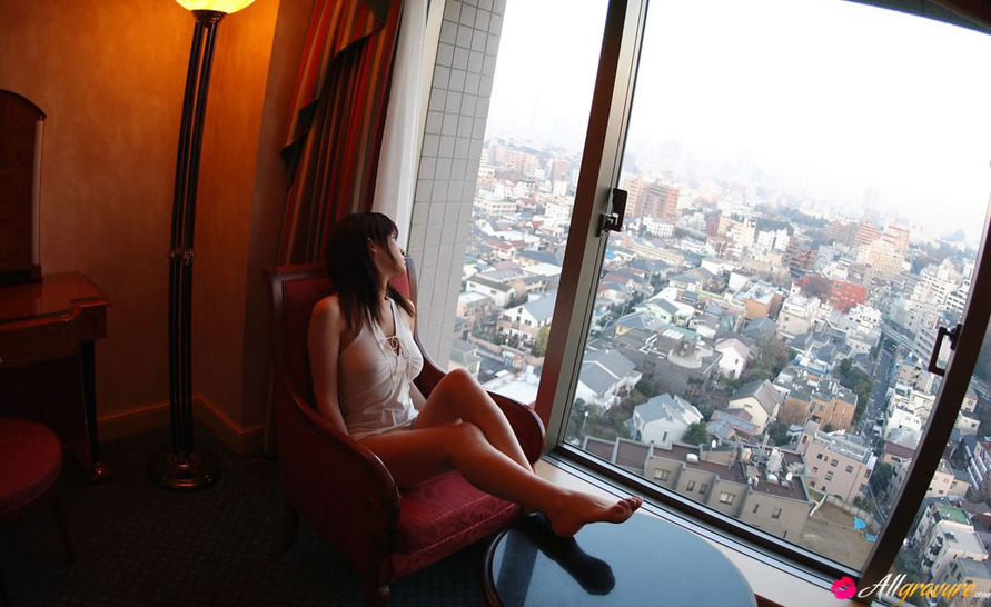 Sakura Shiratori In Topless City 02