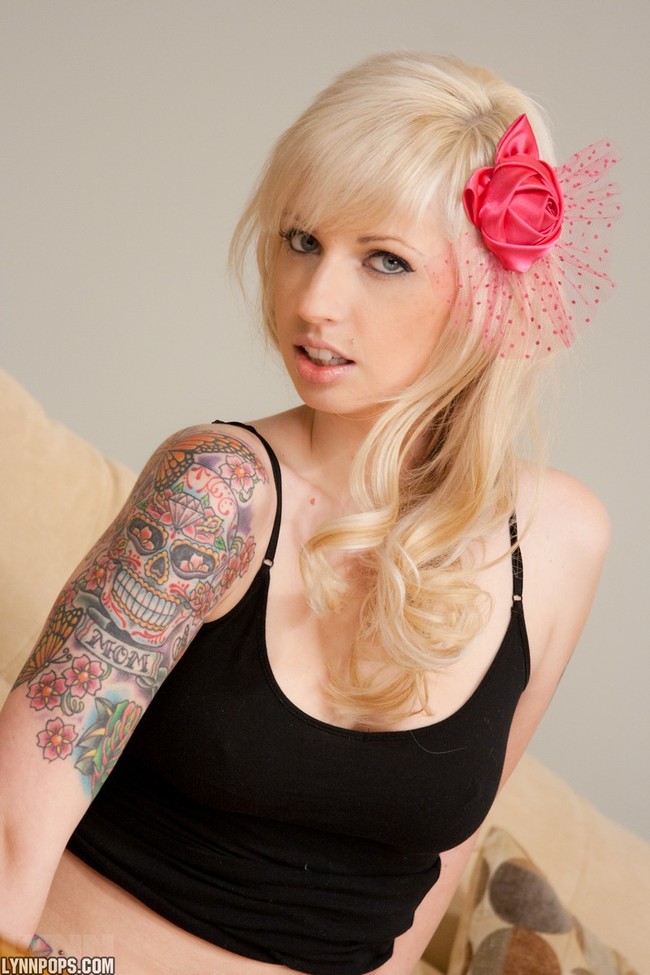 Hot Tattooed Lynn Pops 08