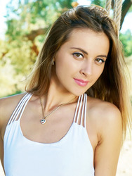 Brunette Beauty Chenna Juck