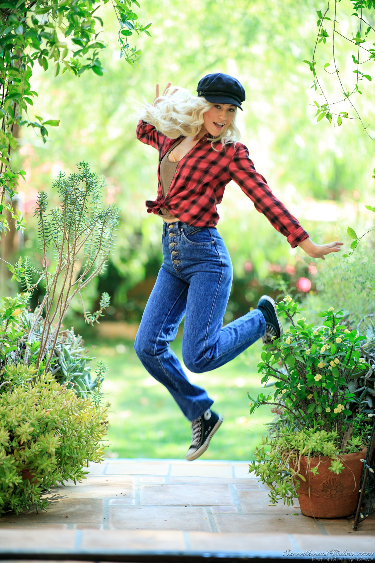 Lyra Law French Looking Hottie 00