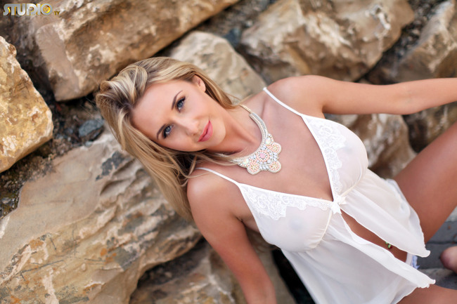 Abbey Sexy Blonde 10