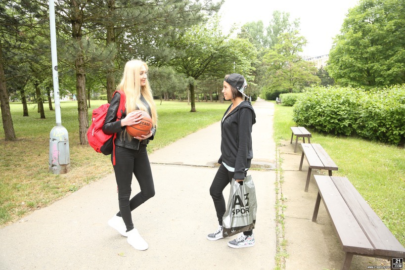 Show Me The Pussy 00