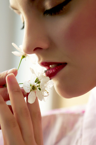 Kira W Strips Out Her Kimono