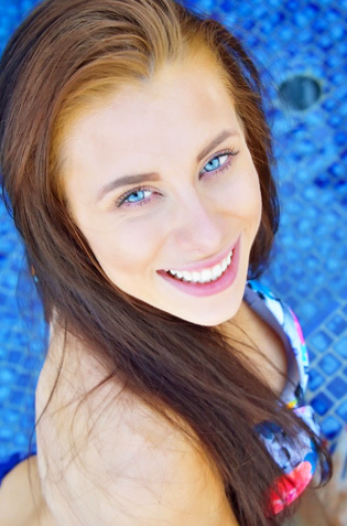 Horny Brunette Anyah