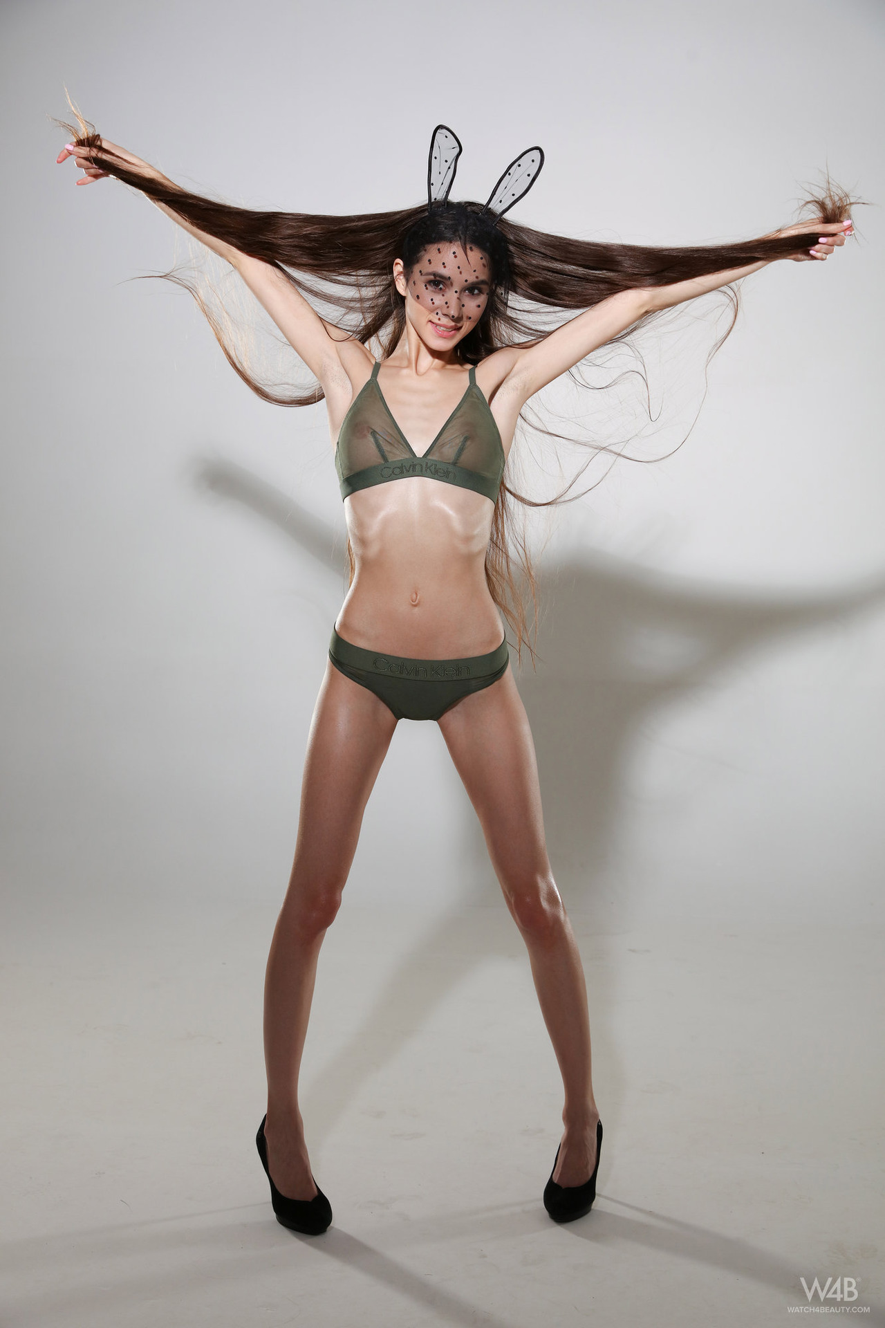 Skinny Girl 00