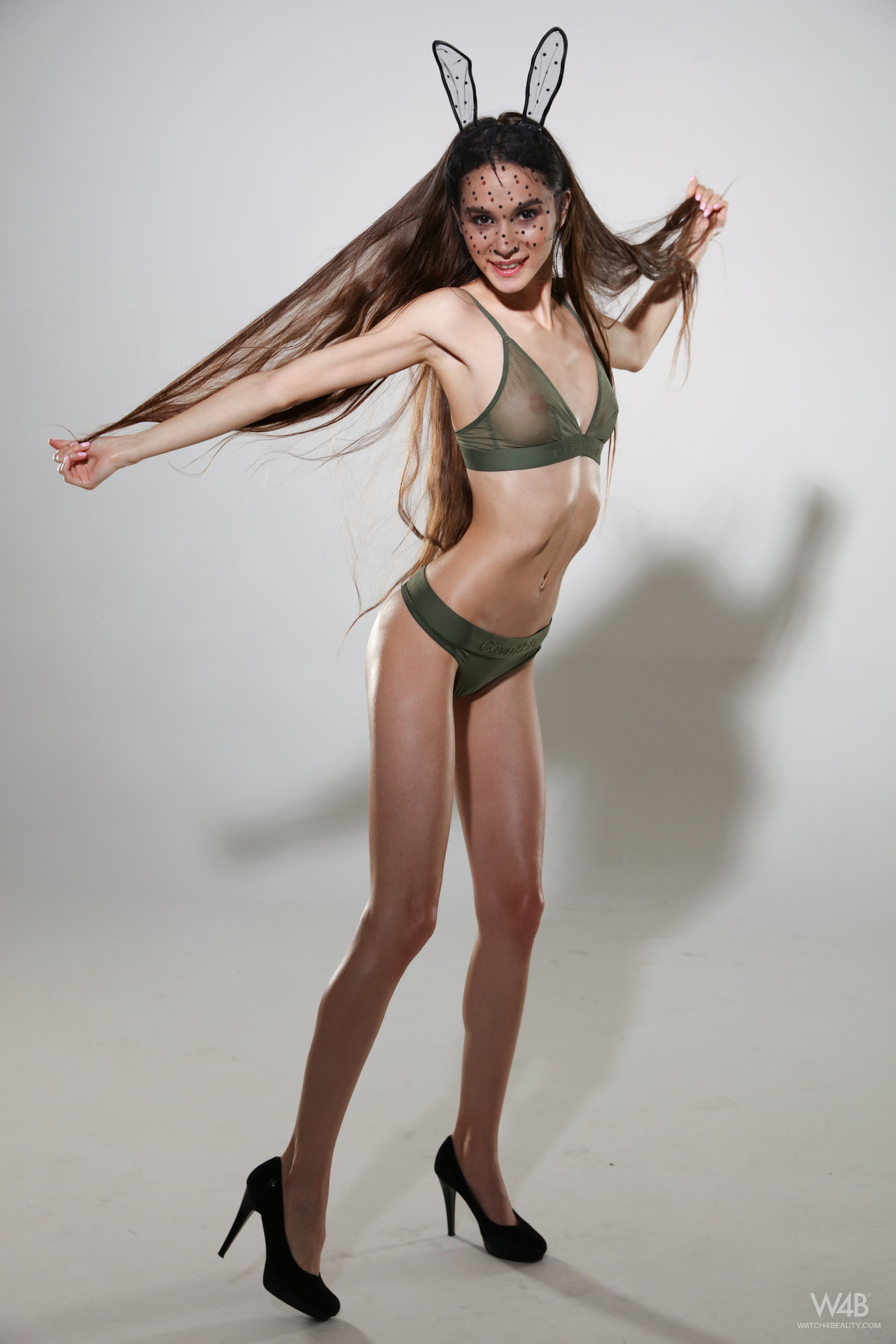 Skinny Girl 01