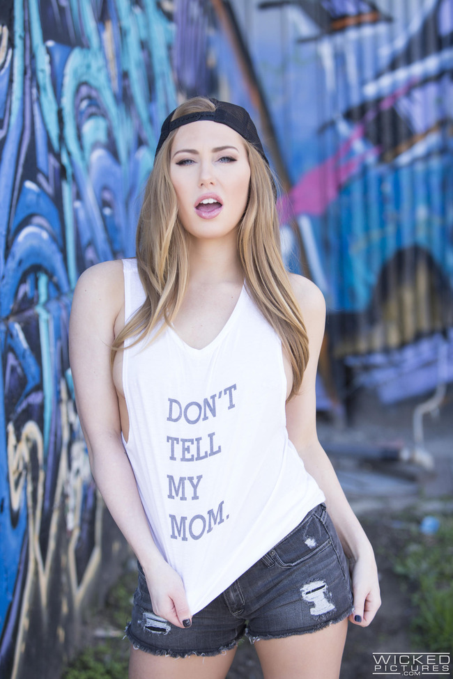 Sexy Blonde Carter Cruise Stripping Outdoor 04